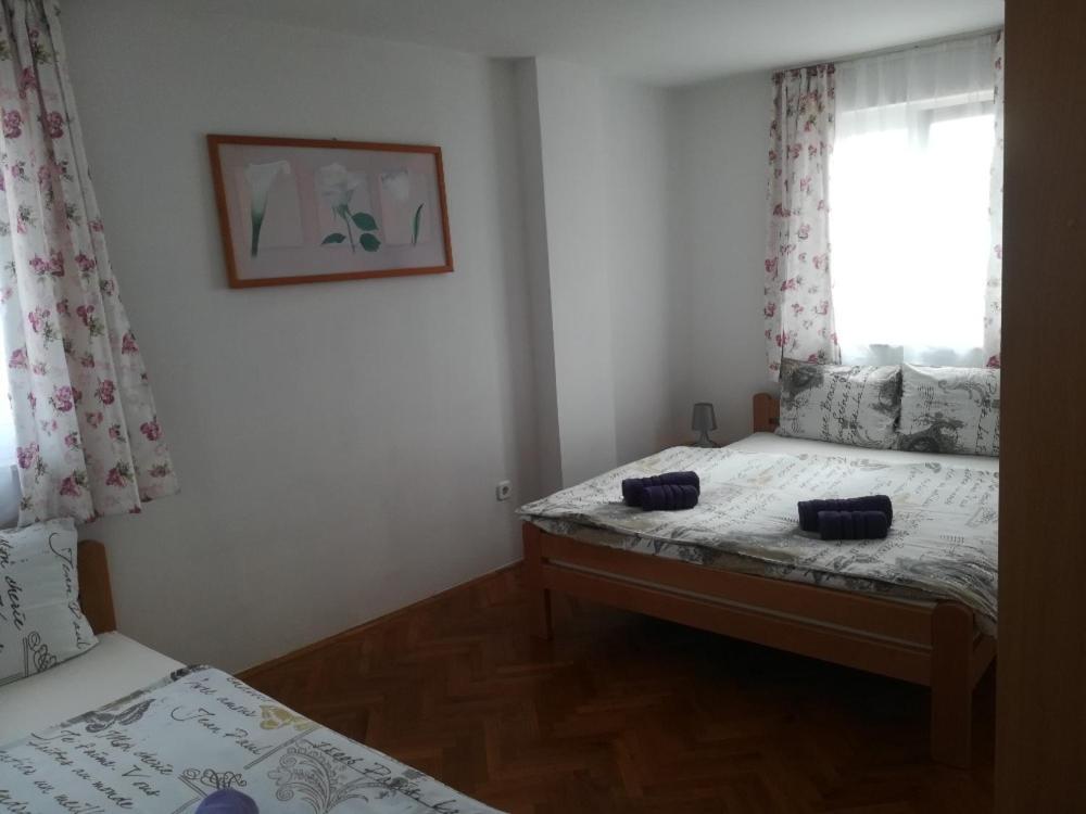 Apartment And Rooms Sidro Петрчане Экстерьер фото